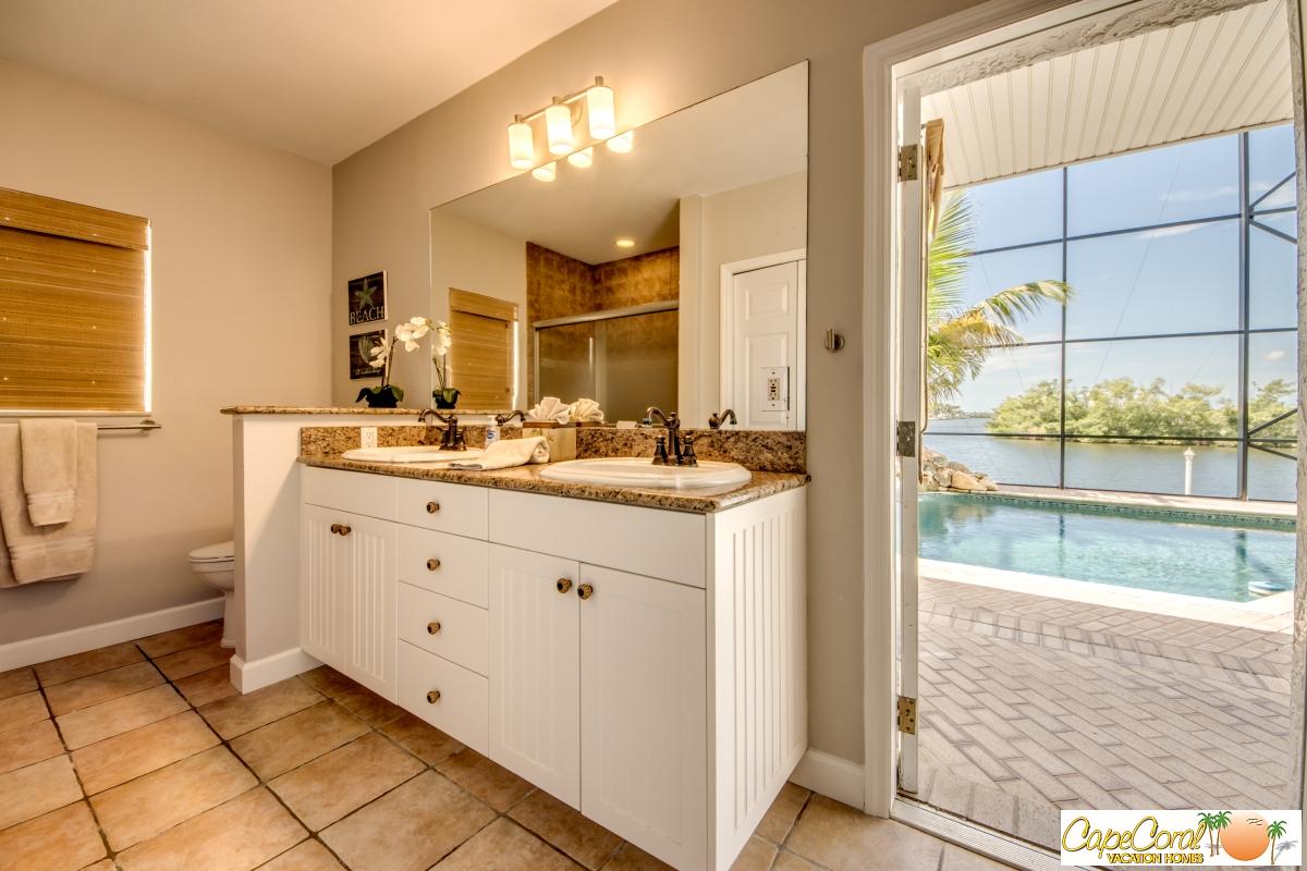37-Guest-Pool-Bathroom