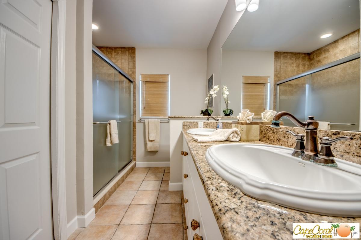 38-Guest-Pool-Bathroom