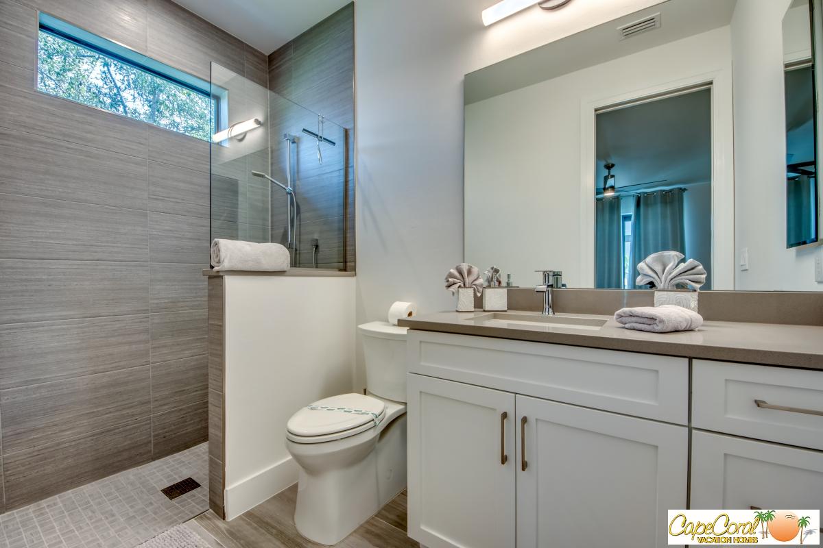 49-Guest-Suite-Bathroom