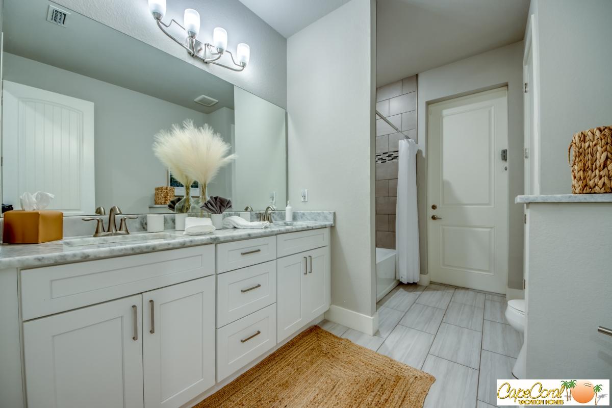 48-Guest-Pool-Bathroom