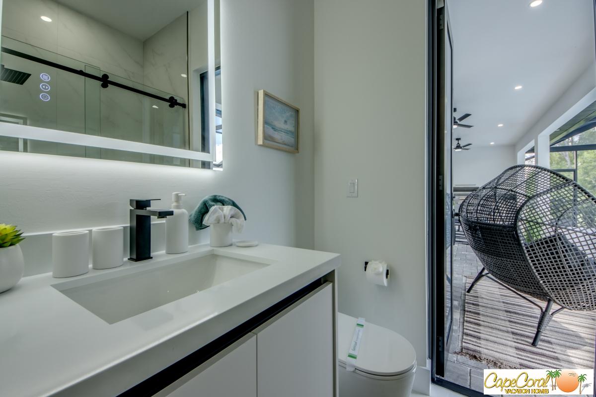 52-Guest-Suite-Pool-Bathroom