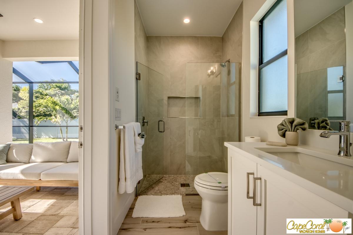 50-Guest-Suite-Pool-Bathroom
